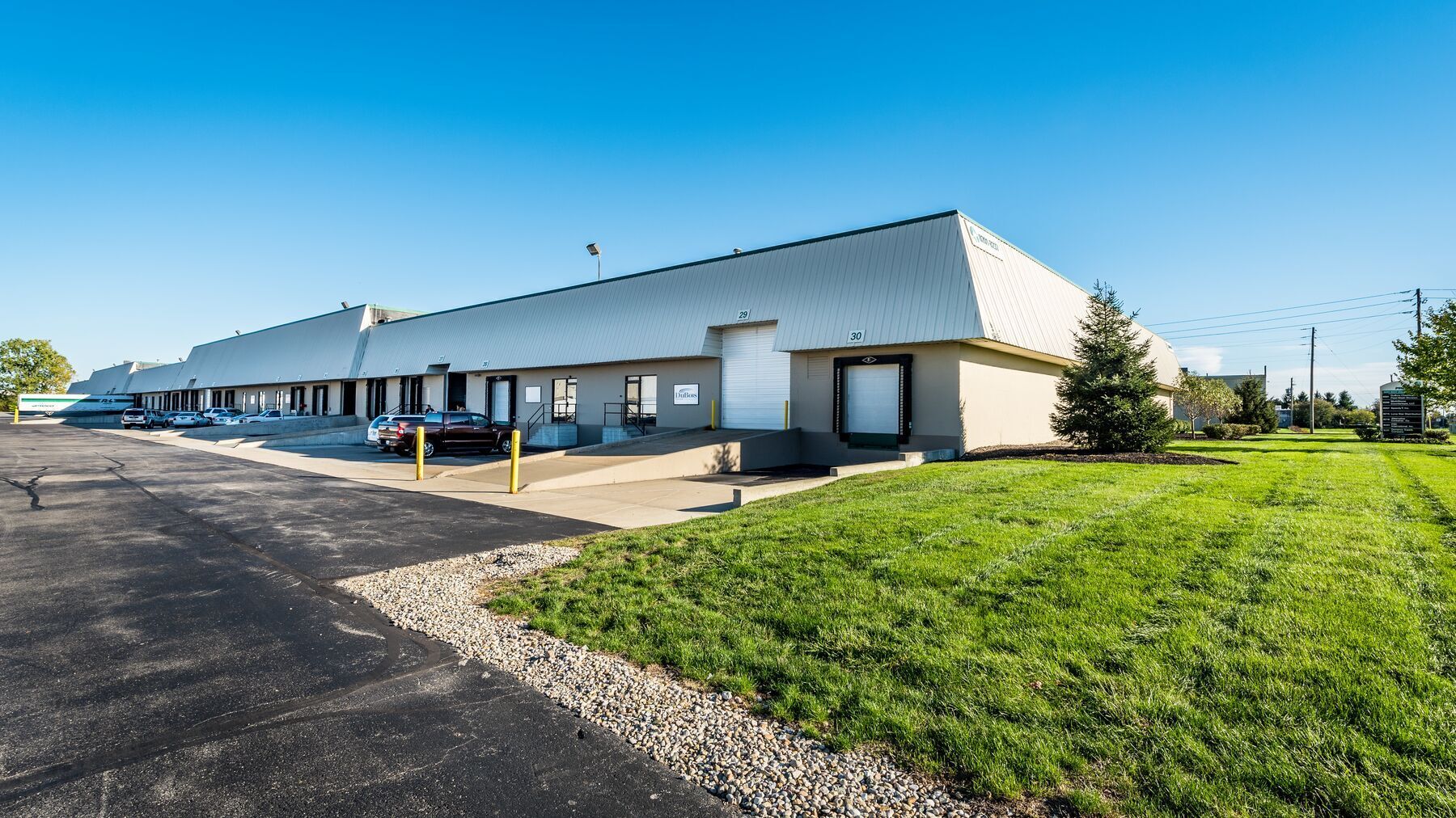 8201-8243 Zionsville Rd, Indianapolis, IN for lease Building Photo- Image 1 of 3