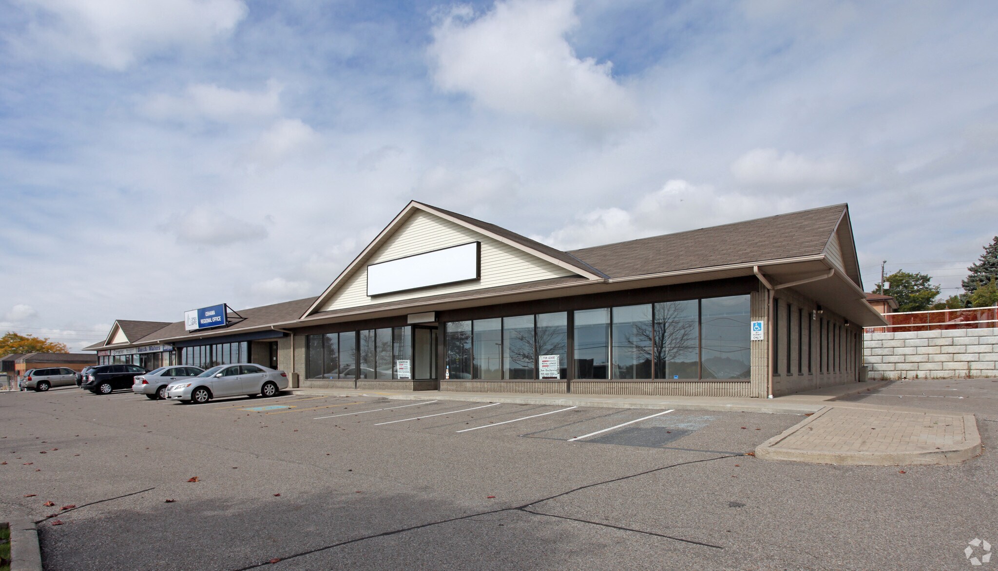 500 King St W, Oshawa, ON à vendre Photo principale- Image 1 de 1