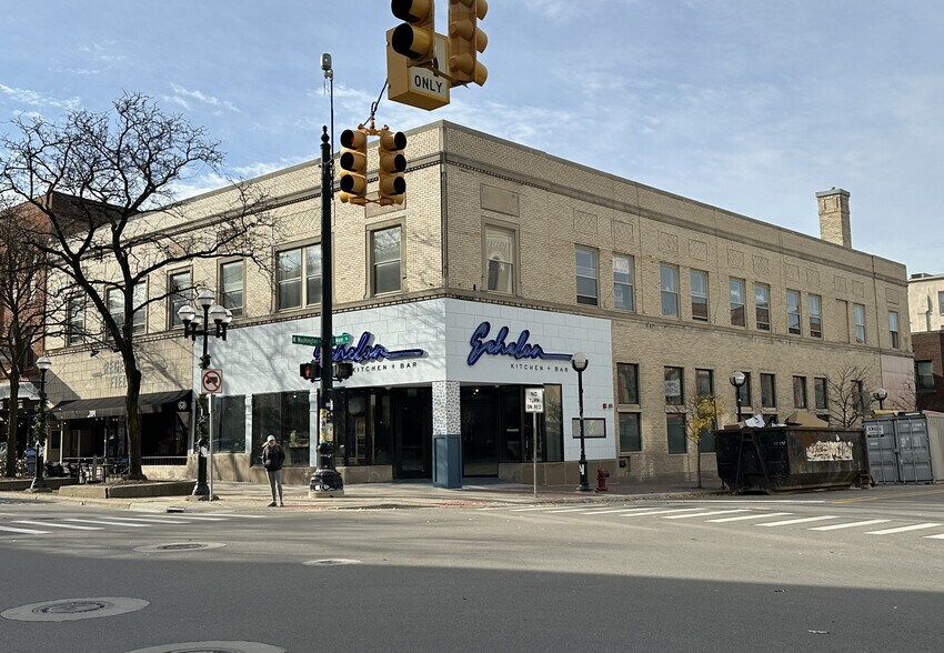 200 S Main St, Ann Arbor, MI à louer - Photo du bâtiment - Image 2 de 2