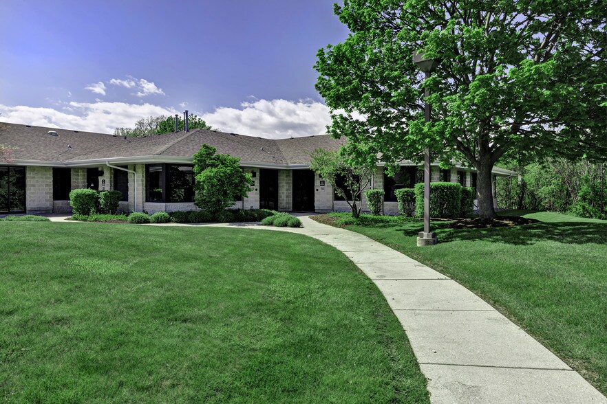 300-490 Quail Ridge Dr, Westmont, IL à louer - Photo du bâtiment - Image 3 de 10