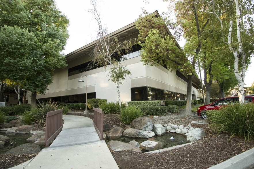 3841 N Freeway Blvd, Sacramento, CA for lease - Building Photo - Image 2 of 6