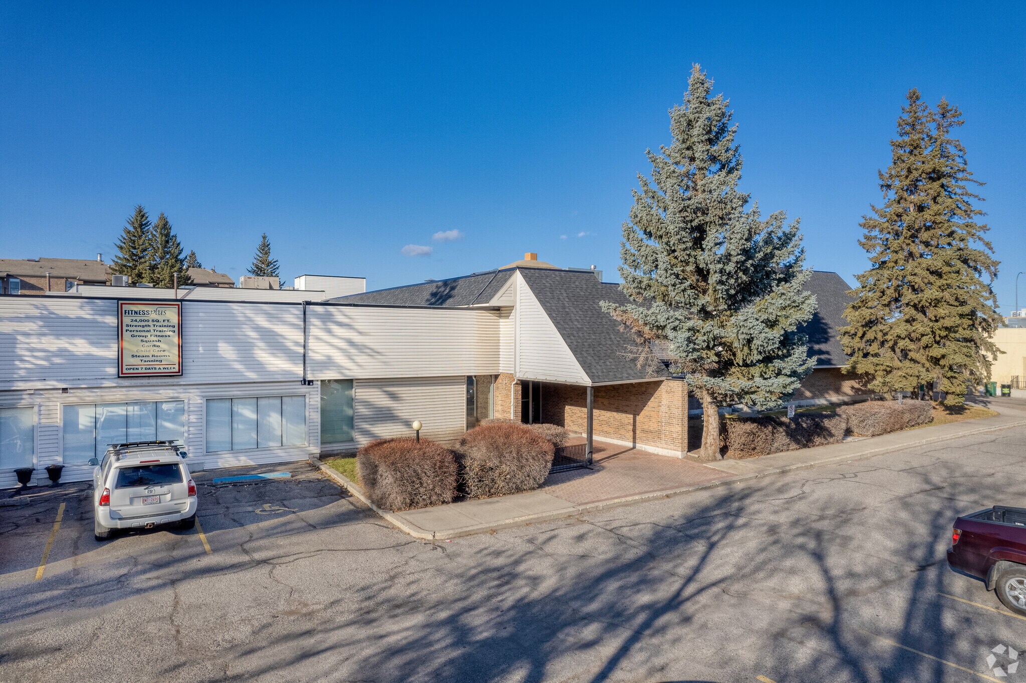 10401 Braeside Dr SW, Calgary, AB à vendre Photo principale- Image 1 de 1