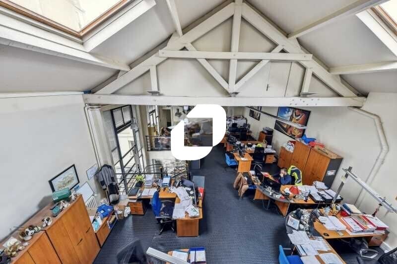 Flex in Paris for sale - Building Photo - Image 3 of 12
