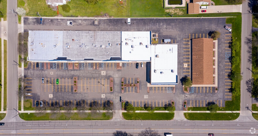 18732-18790 Middlebelt Rd, Livonia, MI for lease - Building Photo - Image 2 of 16