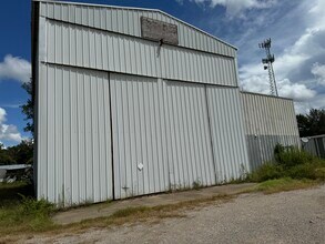 200 N Manthey St, Cleveland, TX for lease Building Photo- Image 2 of 8