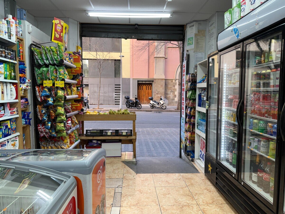 Barcelona, BAR 08036 - Unit 1 - - Interior Photo - Image 2 of 10