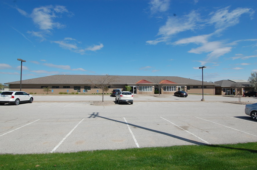 5 Lions Dr, North Liberty, IA for lease - Primary Photo - Image 1 of 1