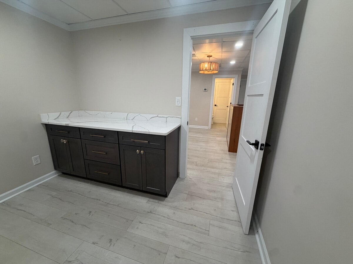425 E Crossville Rd, Roswell, GA 30075 - Unit E111 - - Interior Photo - Image 2 of 18