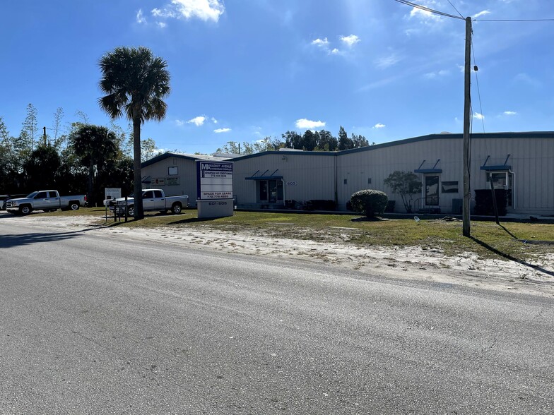 601-605 S Market Ave, Fort Pierce, FL for lease - Building Photo - Image 1 of 5