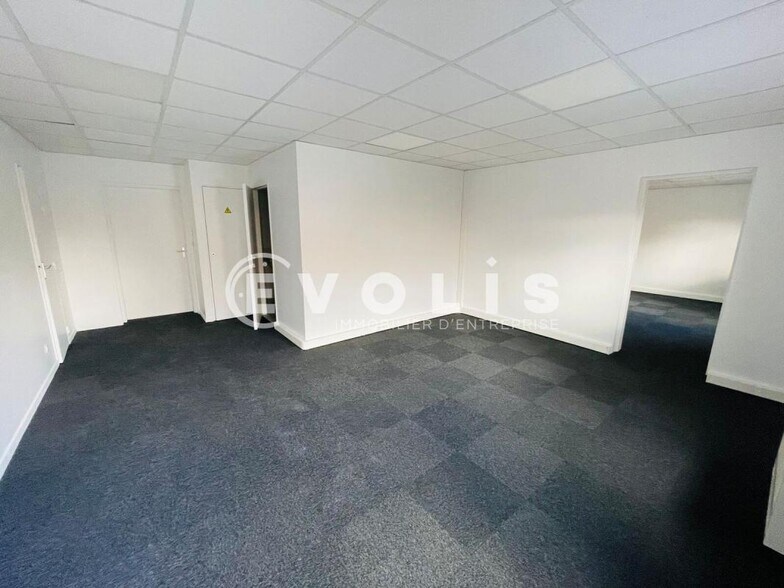 587 Avenue Blaise Pascal, Moissy-Cramayel for lease - Interior Photo - Image 3 of 5