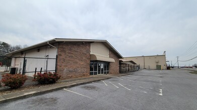 1528 W Broadway Ave, Maryville, TN for lease Building Photo- Image 1 of 15