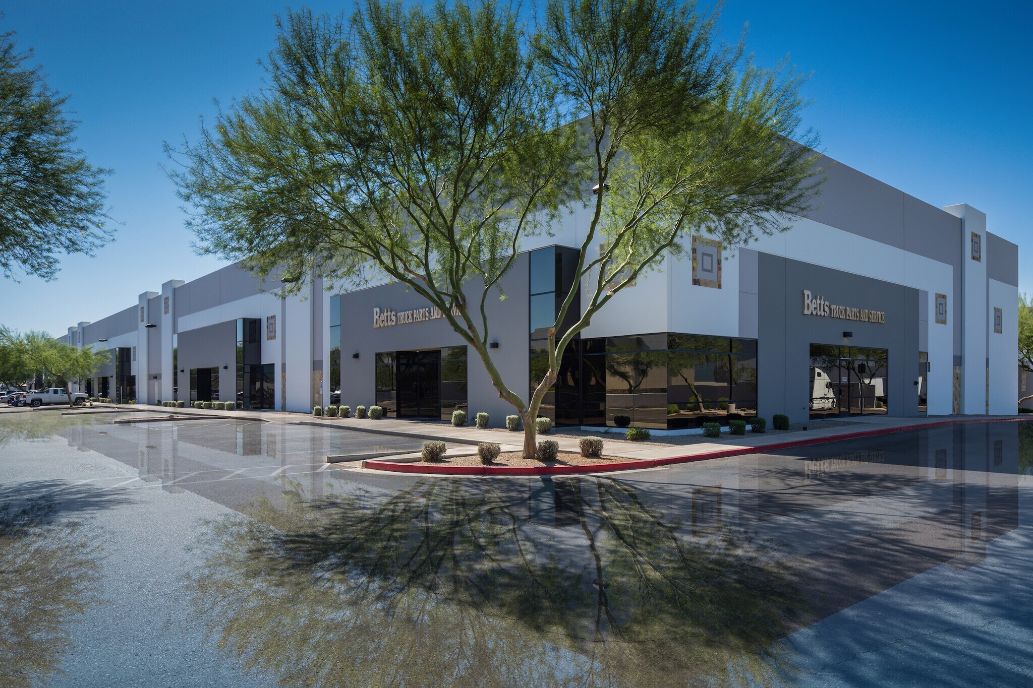 7375 W Buckeye Rd, Phoenix, AZ à louer Photo principale- Image 1 de 12