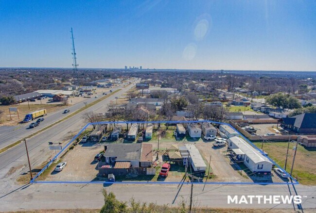 Plus de détails pour 5845 Jacksboro Hwy, Fort Worth, TX - Multi-résidentiel à vendre