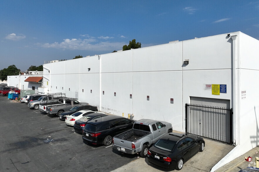 920 E 1st St, Santa Ana, CA for sale - Primary Photo - Image 1 of 11