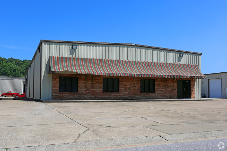 172 Chandalar Place Dr, Pelham, AL for lease - Primary Photo - Image 1 of 3