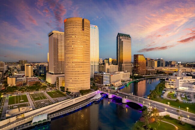 More details for 400 N Ashley Dr, Tampa, FL - Coworking for Lease