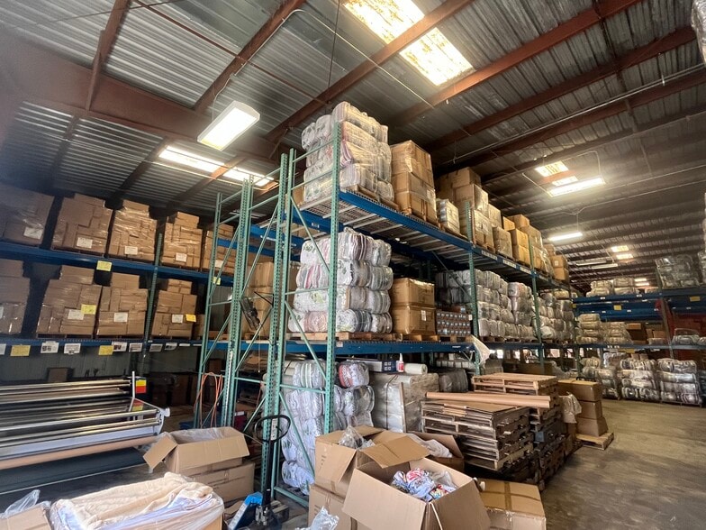 1310 53rd St, West Palm Beach, FL à louer - Photo du bâtiment - Image 3 de 11