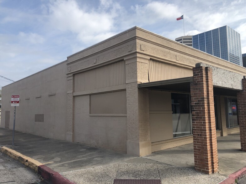 824 Leopard, Corpus Christi, TX for lease - Building Photo - Image 2 of 8