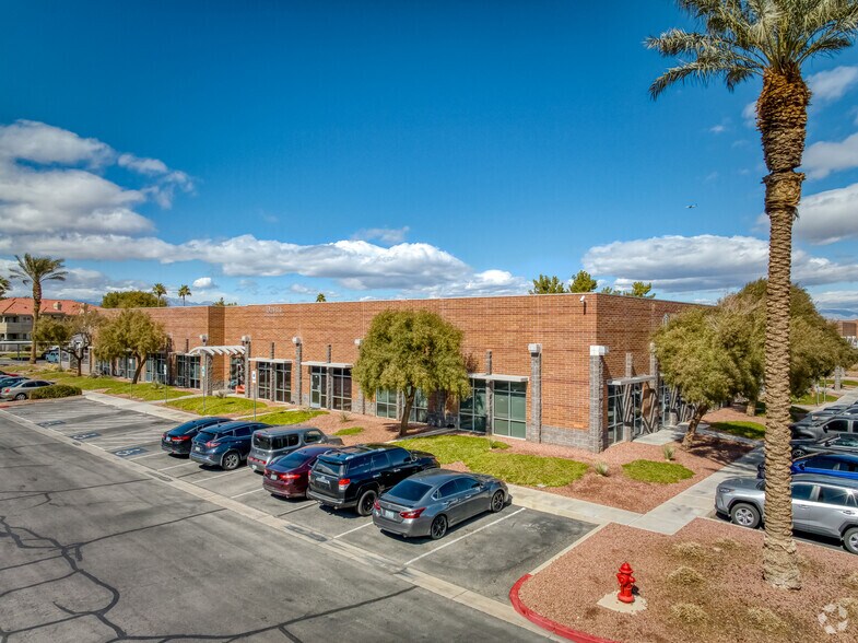 1489 W Warm Springs Rd, Henderson, NV à louer - Photo du bâtiment - Image 3 de 5