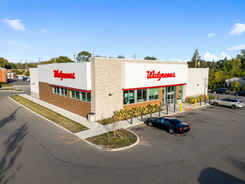 15840 W 12 Mile Rd, Southfield, MI à vendre - Photo du bâtiment - Image 2 de 8