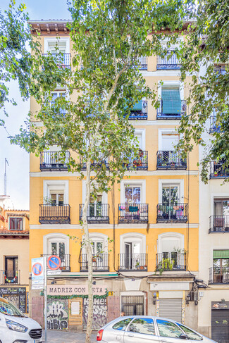 Plus de détails pour Calle De La Ribera De Curtidores, 11, Madrid - Vente au détail à louer