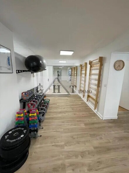 Industrial in Melun for sale - Building Photo - Image 2 of 12