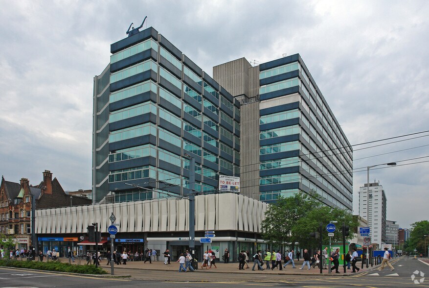 Dingwall Rd, Croydon à louer - Photo du bâtiment - Image 3 de 5