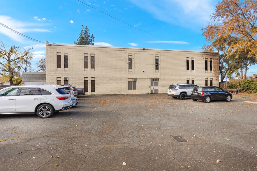 1324 Mangrove Ave, Chico, CA à louer - Photo du bâtiment - Image 2 de 3
