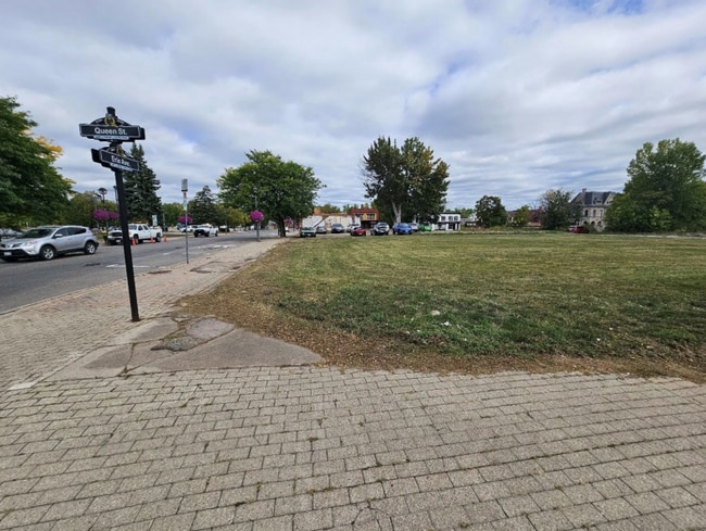 Plus de détails pour 4351 Queen St, Niagara Falls, ON - Terrain à vendre