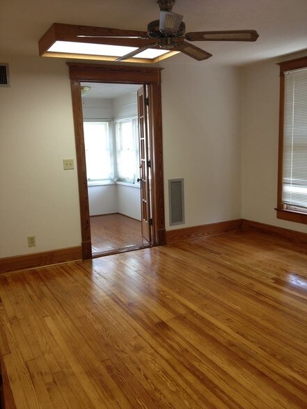 233 3rd St N, Saint Petersburg, FL à louer - Photo intérieure - Image 3 de 25