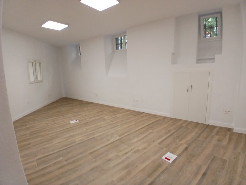 Office in Madrid, Madrid for lease - Building Photo - Image 2 of 9