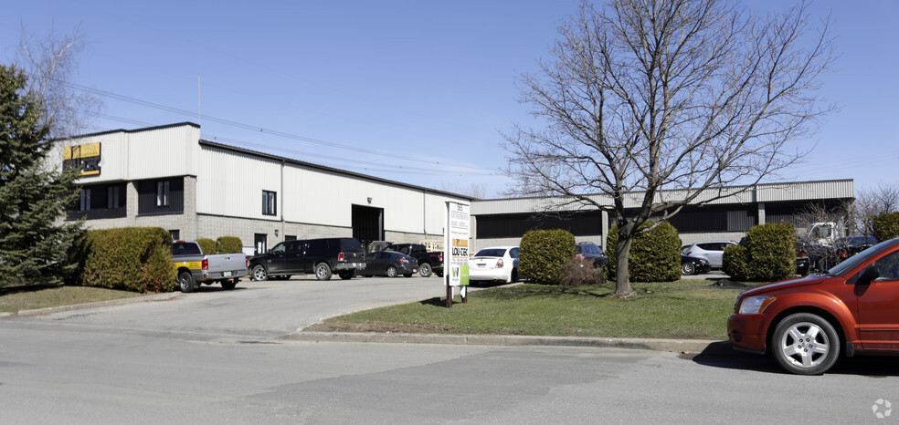 565 Rue Sagard, St-Bruno-de-Montarville, QC for lease - Primary Photo - Image 1 of 2