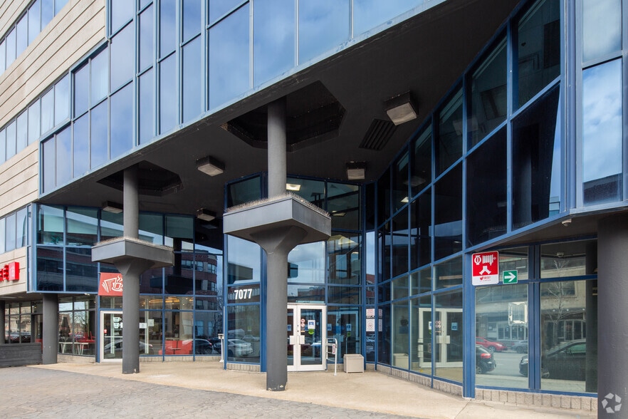 7077 Av Du Parc, Montréal, QC for lease - Building Photo - Image 2 of 8