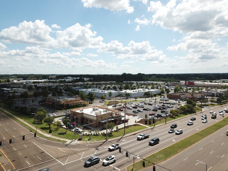 2747-2769 Wolfcreek Pky, Memphis, TN à louer - Photo du bâtiment - Image 3 de 16