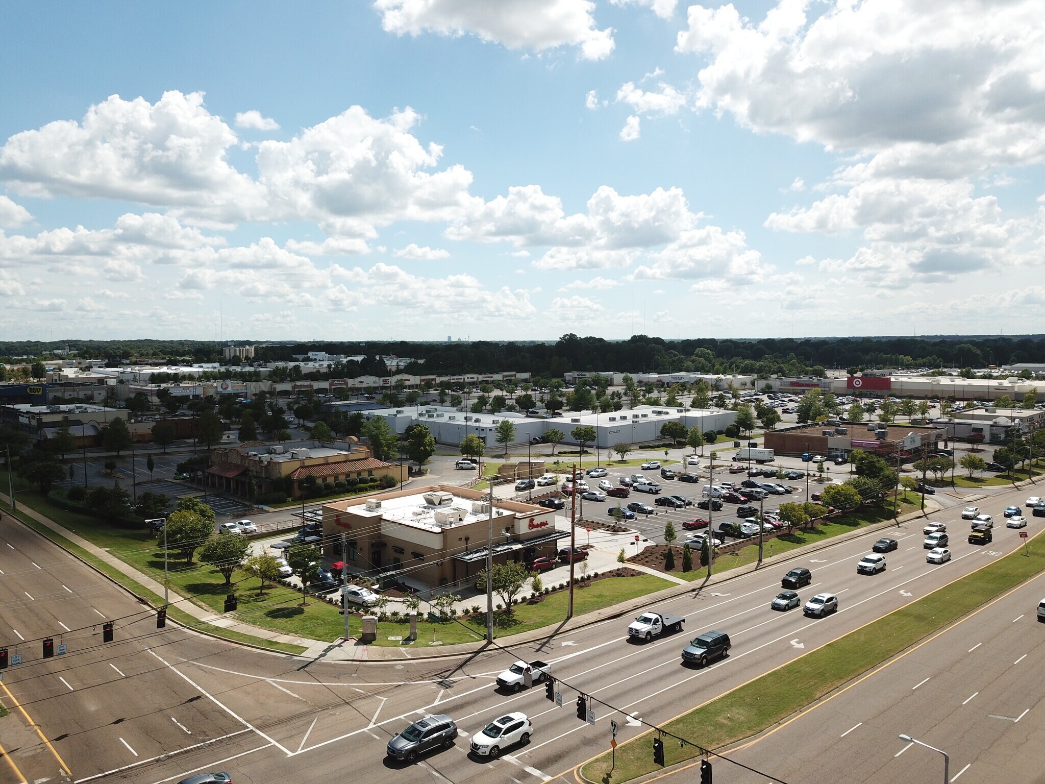 2747-2769 Wolfcreek Pky, Memphis, TN for lease Primary Photo- Image 1 of 15