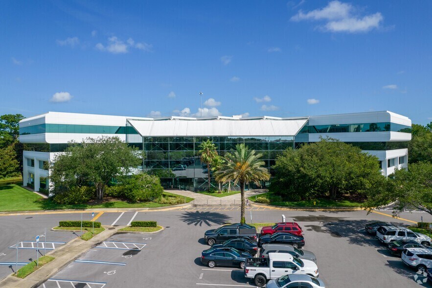 4651 Salisbury Rd, Jacksonville, FL à louer - Photo du bâtiment - Image 1 de 15