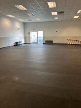 6095 SE Tualatin Valley Hwy, Hillsboro, OR for lease Interior Photo- Image 2 of 9