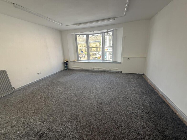 33A Market Pl, Pontefract à louer - Photo du bâtiment - Image 3 de 8