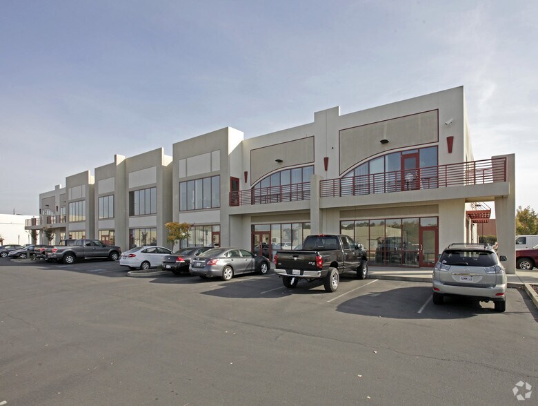 4470 Yankee Hill Rd, Rocklin, CA à louer - Photo principale - Image 1 de 20