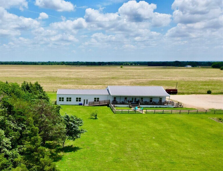 9262 Farm to Market Road 79, Sumner, TX for sale - Primary Photo - Image 1 of 4