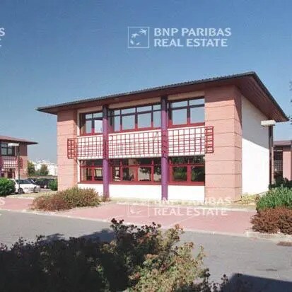 30 Avenue Robert Surcouf, Voisins-le-Bretonneux for lease - Building Photo - Image 2 of 3
