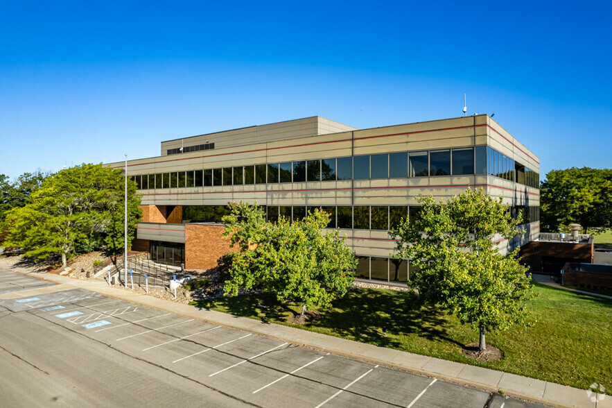 121 Bayer Rd, Pittsburgh, PA for lease - Primary Photo - Image 1 of 9