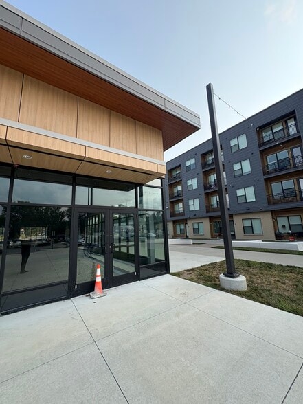 725 2nd St, Columbus, IN à louer - Photo du bâtiment - Image 3 de 5