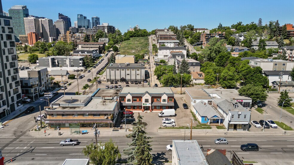 217 4 St NE, Calgary, AB for sale - Building Photo - Image 2 of 6