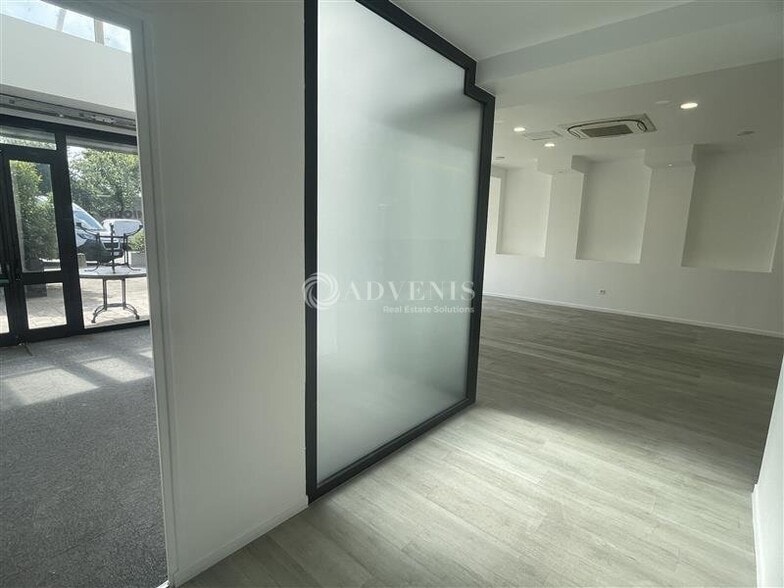 Retail in Tremblay En France for lease - Interior Photo - Image 3 of 8