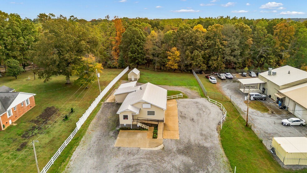 4842 Highway 100, Lyles, TN à louer - Photo principale - Image 1 de 43