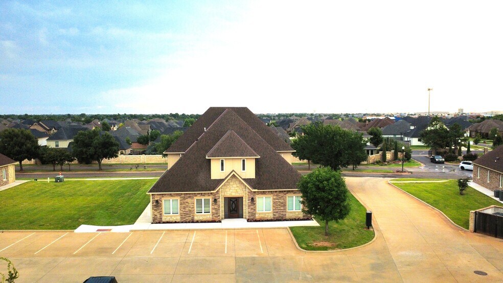 15113 Traditions Lake Pky, Edmond, OK à louer - Photo du bâtiment - Image 3 de 8