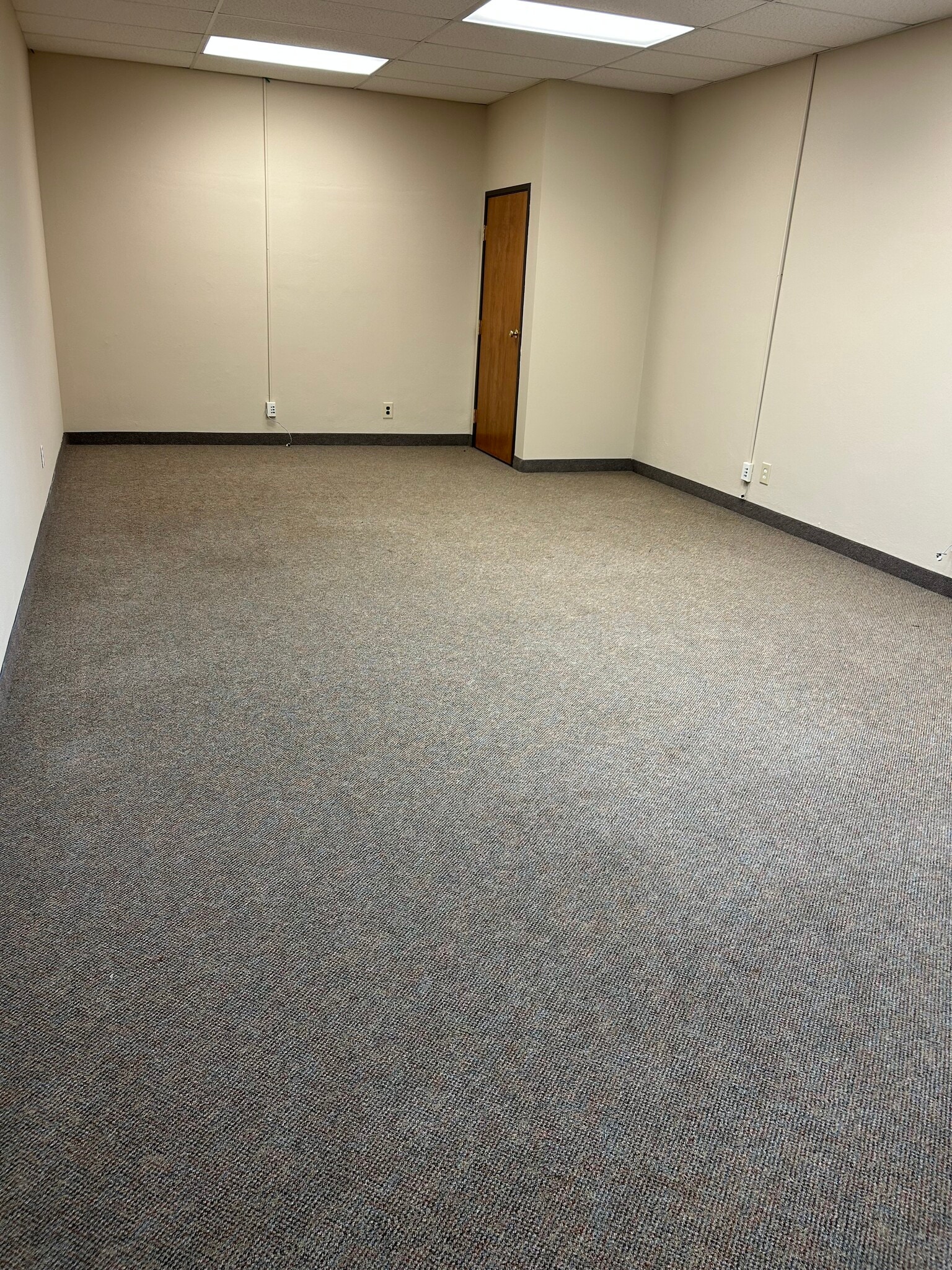 102 N Shiloh Rd, Garland, TX for lease Interior Photo- Image 1 of 1