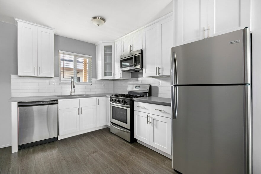 629-631 E Elk Ave, Glendale, CA for sale - Building Photo - Image 2 of 13