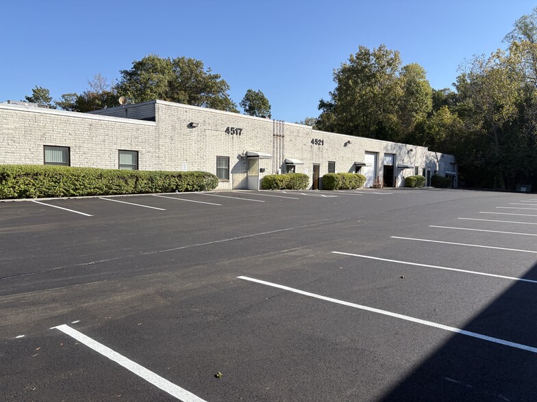 4517-4525 Renaissance Pky, Warrensville Heights, OH for lease - Building Photo - Image 3 of 8